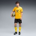 Camiseta de fútbol del Borussia Dortmund 26/27, versión jugador para adulto. Primera equipación oficial en amarillo y negro.