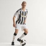 Camiseta versión jugador de la primera equipación de la Juventus para la temporada 26/27, modelo de adulto.