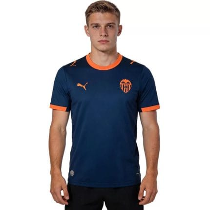Imagen de la camiseta visitante del Valencia CF para la temporada 2026-2027. Segunda equipación oficial de fútbol.