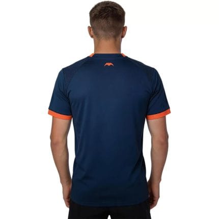 Imagen de la camiseta visitante del Valencia CF para la temporada 2026-2027. Segunda equipación oficial de fútbol.
