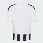 Conjunto primera equipación de fútbol del Juventus para niños, temporada 26/27. Incluye camiseta y pantalón corto.