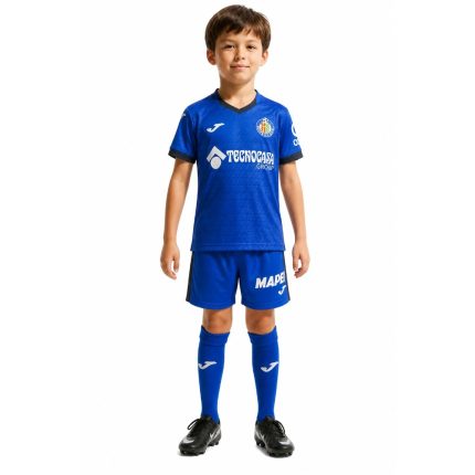 Primera equipación de fútbol del Getafe CF para niño, temporada 2027. Camiseta y pantalón azulones oficiales para los pequeños fans.