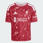 Equipación de fútbol para niños del Liverpool FC, primera equipación para la temporada 2026-2027. Camiseta y pantalón rojos.
