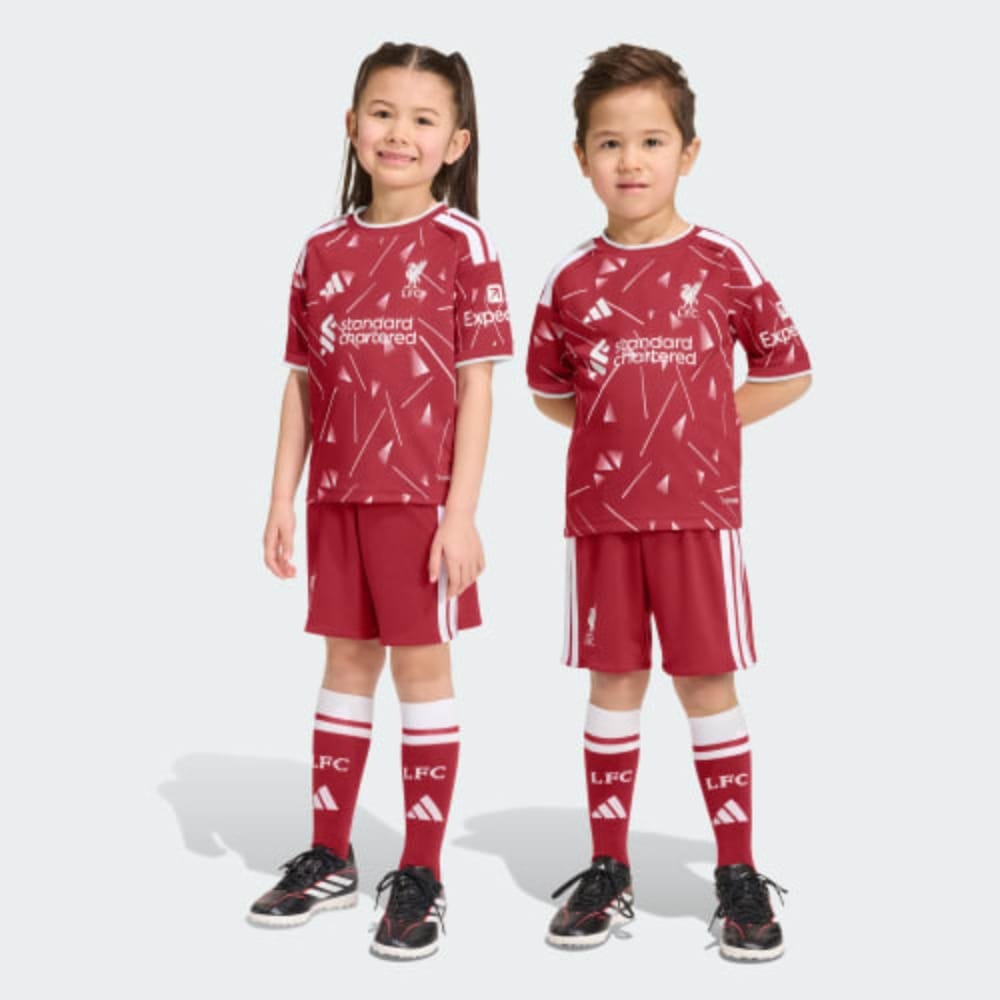 EQUIPACIÓN NIÑOS LIVERPOOL 26/27 Equipación de fútbol para niños del Liverpool FC, primera equipación para la temporada 2026-2027. Camiseta y pantalón rojos.