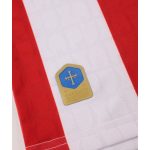 Primera equipación para niños del Sporting de Gijón temporada 26/27. Incluye camiseta y pantalón rojiblancos oficiales.
