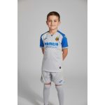 Foto de la segunda equipación de fútbol del Villarreal CF para niños, correspondiente a la temporada 2026-27. Kit completo.