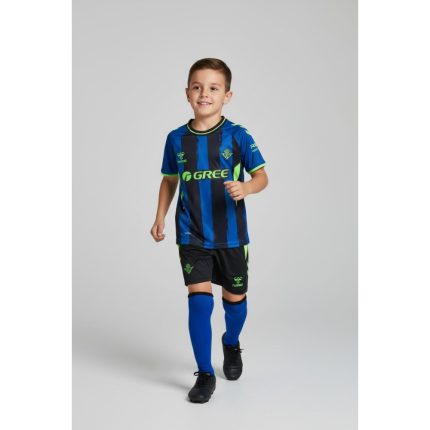 Tercera equipación oficial del Real Betis Balompié para niños de la temporada 2026/27. Conjunto de camiseta y pantalón.