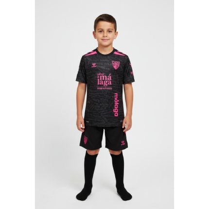 Tercera equipación del Málaga CF para niños de la temporada 2026/27. Camiseta y pantalón de fútbol infantil del Málaga.