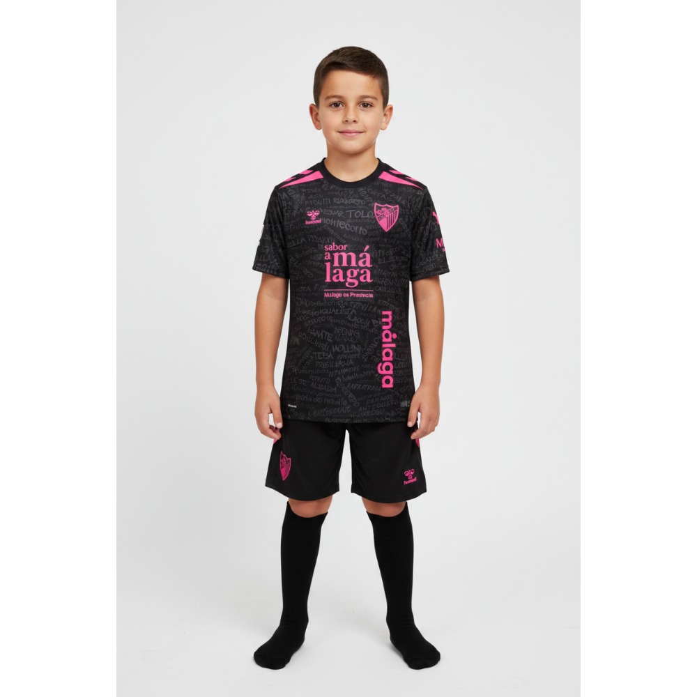 3ª Equipación Malaga Niños 2026/27 Tercera equipación del Málaga CF para niños de la temporada 2026/27. Camiseta y pantalón de fútbol infantil del Málaga.