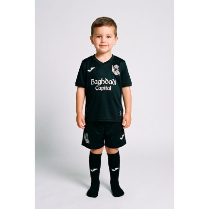 Tercera equipación de la Real Sociedad para niños temporada 2026/2027. Camiseta de fútbol oficial para los más txuri-urdin.