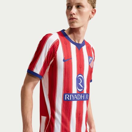 Camiseta primera equipación Atlético de Madrid 26/27, versión jugador para adulto. Diseño oficial rojiblanco de la temporada.