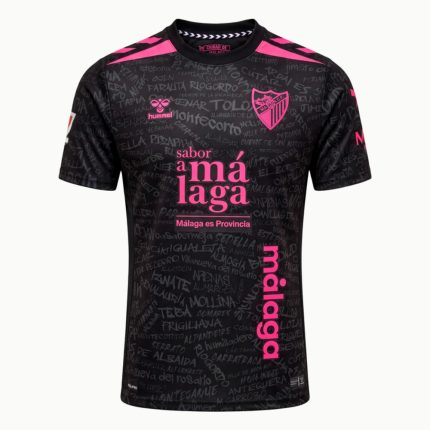 Vista frontal de la camiseta alternativa del Málaga CF para la temporada 2026/27, con escudo del club y logos de patrocinadores.