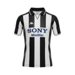 Camiseta retro Juventus 1997/98 Primera Equipación — vista frontal en maniquí