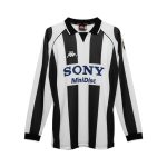 Camiseta retro Juventus 1997/98 primera equipación manga larga — vista frontal en maniquí