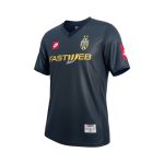 Camiseta retro Juventus 2001/02 segunda equipación — vista frontal en maniquí