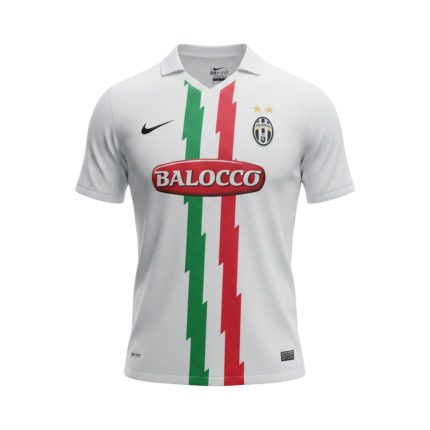 Camiseta retro de la Juventus de la temporada 2010/11, segunda equipación, en color blanco con franjas tricolores. — vista frontal en maniquí