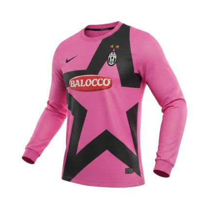 Camiseta retro Juventus 2015/16 segunda equipación rosa con estrella negra y sponsor Balocco, manga larga. — vista frontal en maniquí