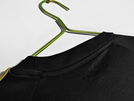 Camiseta retro Juventus 2015/16 tercera equipación negra y dorada — foto 2
