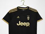 Camiseta retro Juventus 2015/16 tercera equipación negra y dorada — foto 6