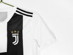 Camiseta retro Juventus 2018/19 primera equipación, rayas blancas y negras, logo Adidas y sponsor Jeep. — foto 9
