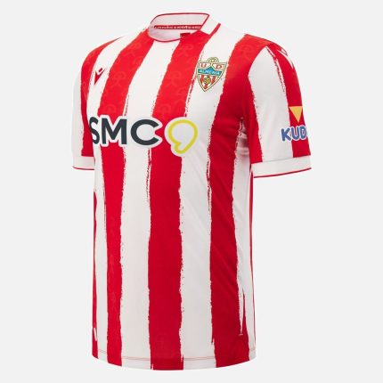 Camiseta oficial de la primera equipación del UD Almería para la temporada 2026/27. Diseño rojiblanco para adulto.