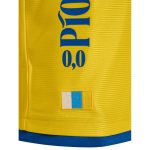Primera equipación oficial de la UD Las Palmas para niños de la temporada 26/27. Camiseta amarilla y pantalón azul.