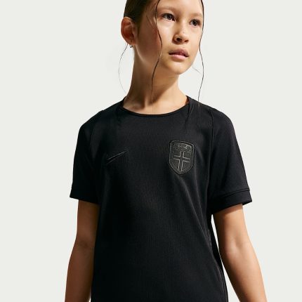 Conjunto de la segunda equipación de fútbol de Noruega para niños 2026, compuesto por camiseta y pantalón corto blancos.