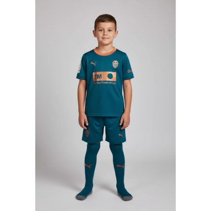 Segunda equipación del Valencia CF para niños temporada 26/27. Camiseta y pantalón oficial para los aficionados más jóvenes.