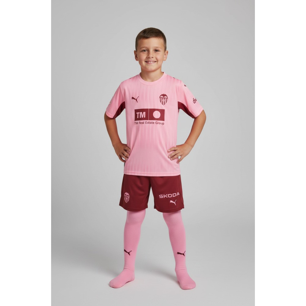 3ª Equipación Valencia Niños 2026/27 Tercera equipación oficial del Valencia CF para niños, temporada 2026/27. Camiseta y pantalón de fútbol infantil.