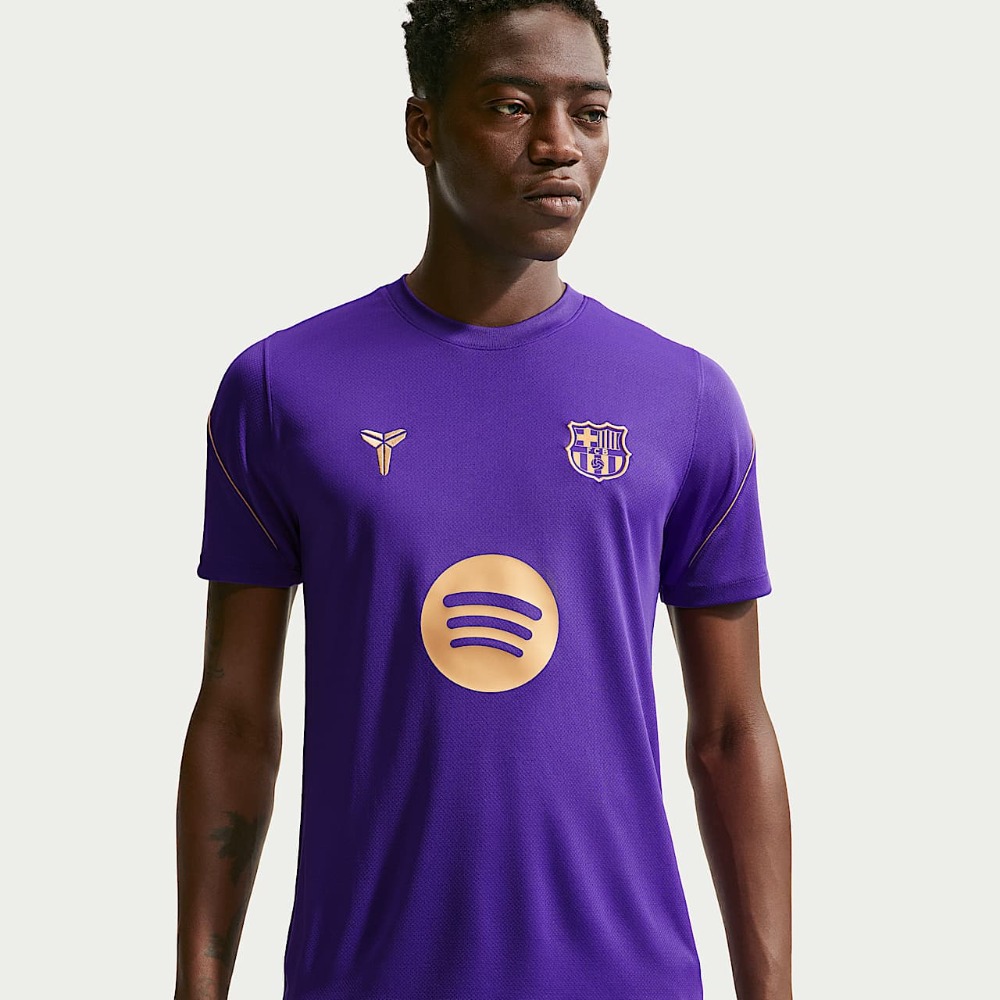 Camiseta Barcelona Entrenamiento Visitante 26/27 Camiseta de entrenamiento visitante del FC Barcelona para la temporada 26/27. Segunda equipación de training del Barça para adulto.