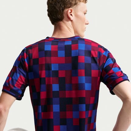 Camiseta de calentamiento del FC Barcelona para la temporada 2026/2027. Diseño oficial Pre-partido para adulto.