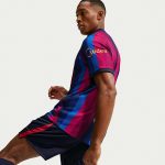 Camiseta del FC Barcelona para adulto, versión jugador de la primera equipación 2026/27. Diseño oficial de alto rendimiento.