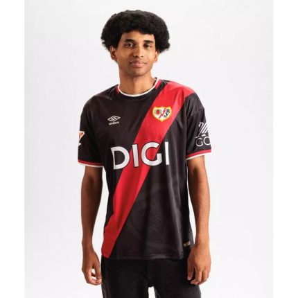 Camiseta de portero del Rayo Vallecano para la temporada 2026-2027. Equipación oficial de guardameta del club vallecano.