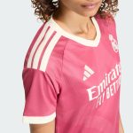 Camiseta de fútbol alternativa para mujer del Real Madrid 26/27. Equipación oficial con corte femenino.